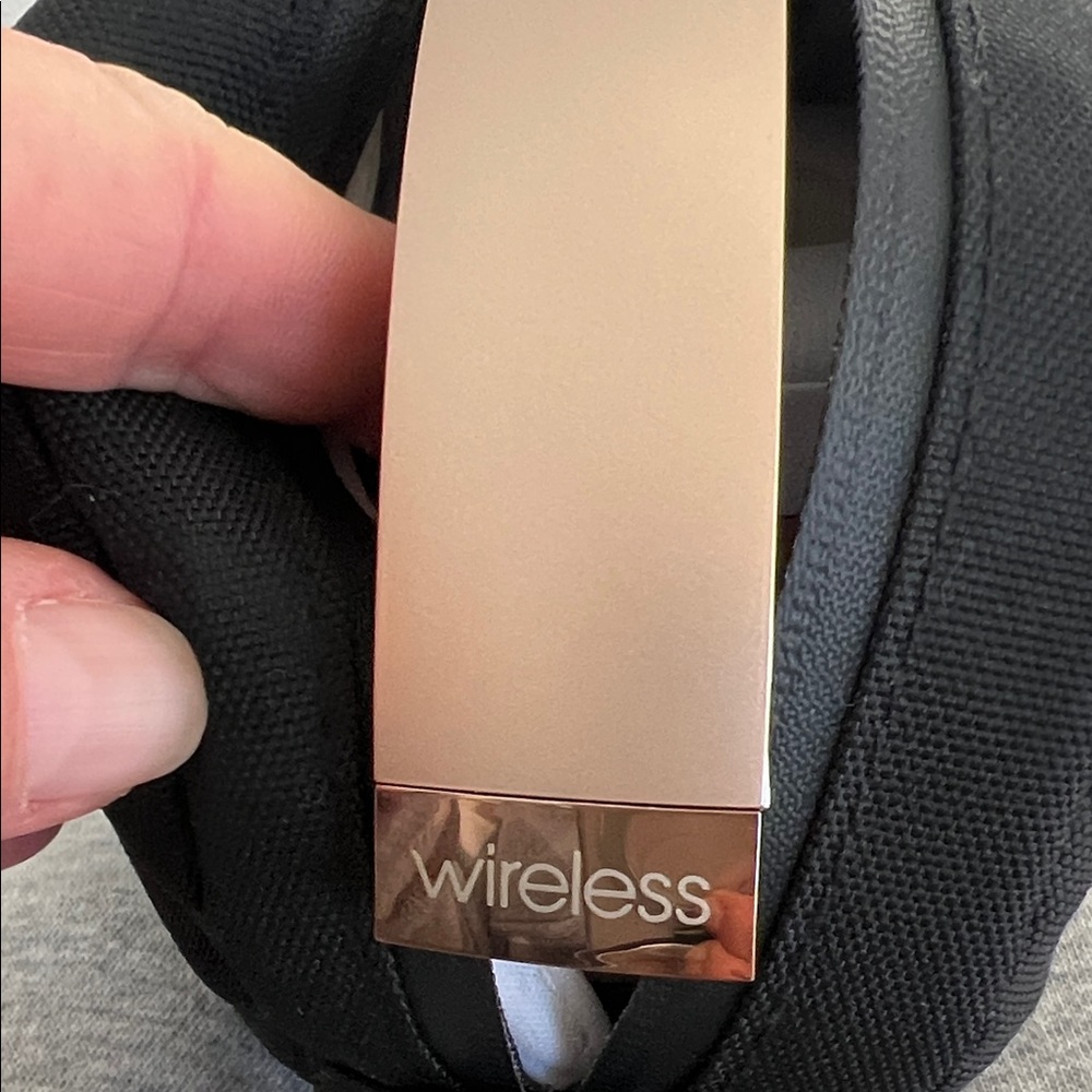 Dr. Dre Beats by Dre Solo3 Gold and White Wireless Headphones - Picture 6 of 7